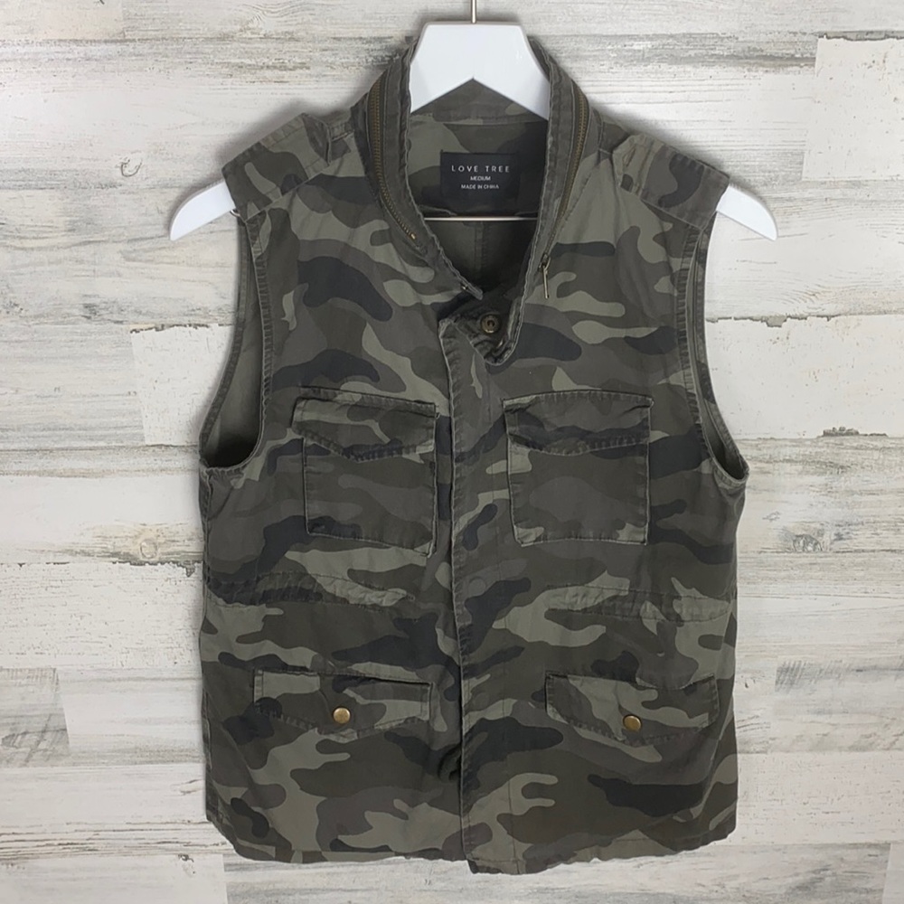 Army camp Vest size medium - smoke feee home